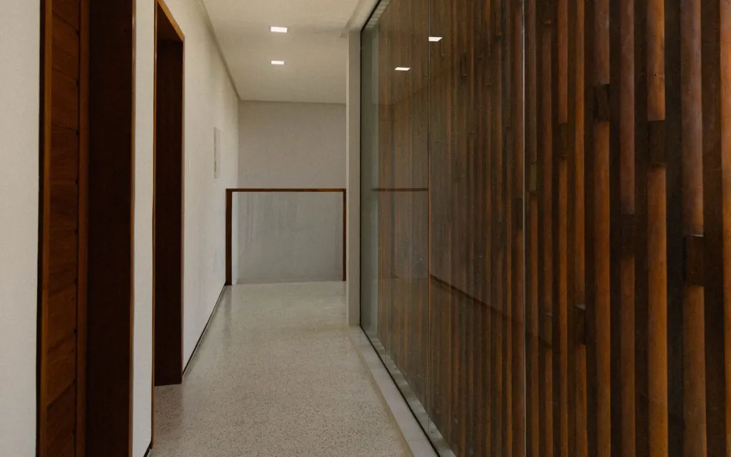 Aménagement intérieur avec panneaux de verre